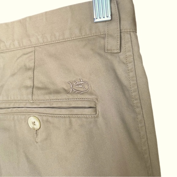 Southern Tide The Skipjack 9" Short in Stone Khaki Flat Front Size 32 - Picture 6 of 7